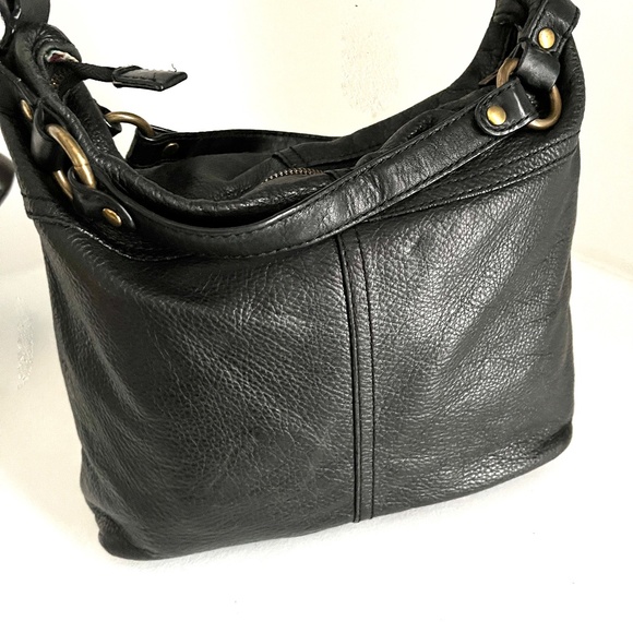 🔥🔥 Tommy Hilfiger Black Genuine Leather Handbag Cross Body Style - Picture 3 of 16